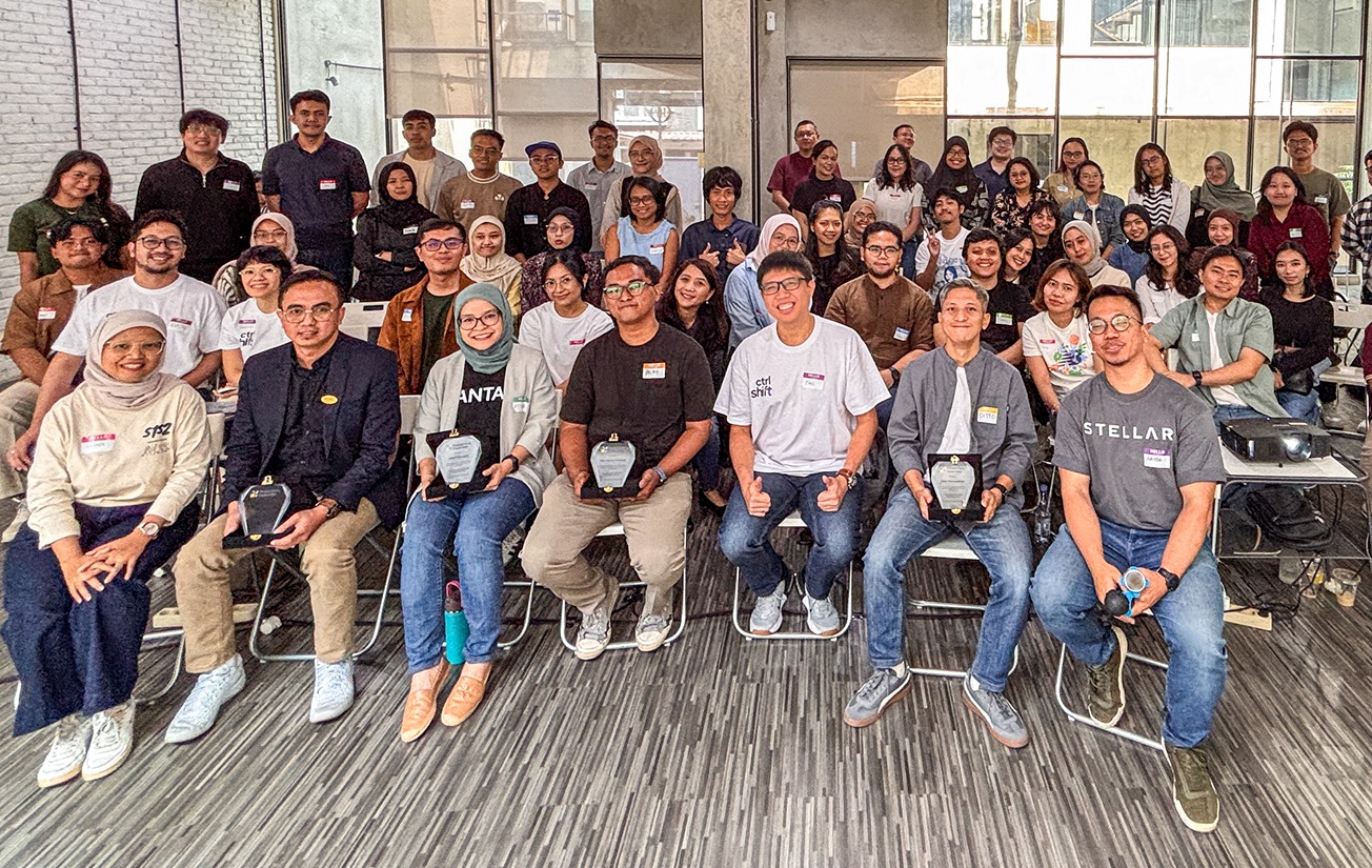 Beyond Research community gathered together at a meetup